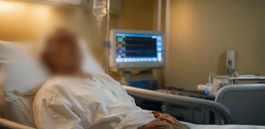 مسنّ أرمل يعاني من ورم في البروستاتا يحتاج إلى علاج